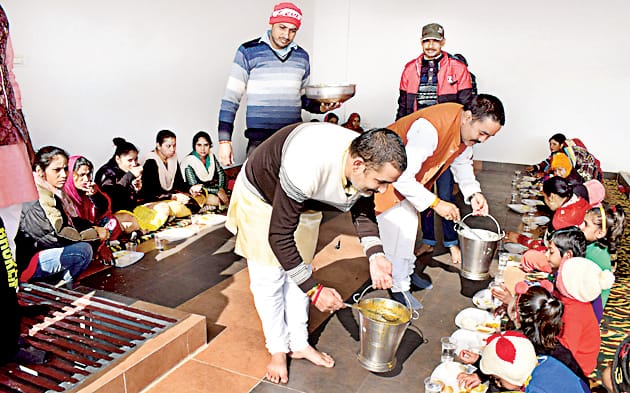 Bhandare organized at the conclusion of Srimad Bhagwat Katha
