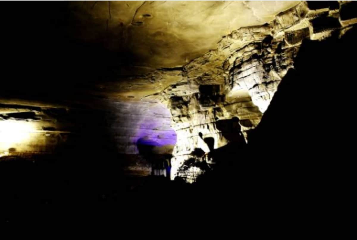 mysterious and famous caves of Udayagiri Odisha know the history of rani ganesh Bazghar Cave