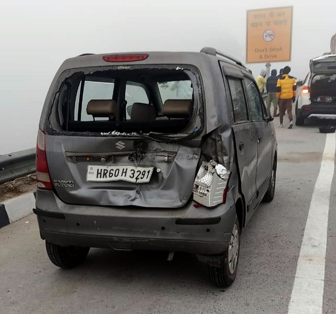 Canter overturns on EPE, two cars crashed, four injured