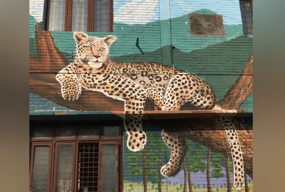 Uttarakhand: Delhi Art Studio Team Make Animals Wall Painting on Rudraprayag Forest Office Building Photos