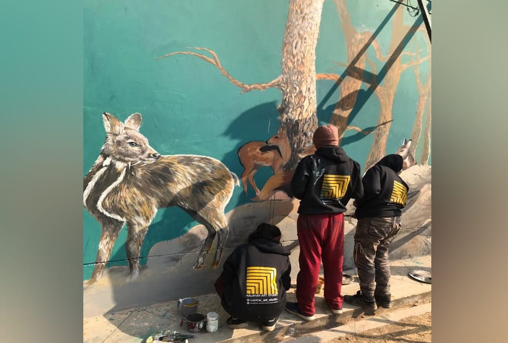 Uttarakhand: Delhi Art Studio Team Make Animals Wall Painting on Rudraprayag Forest Office Building Photos