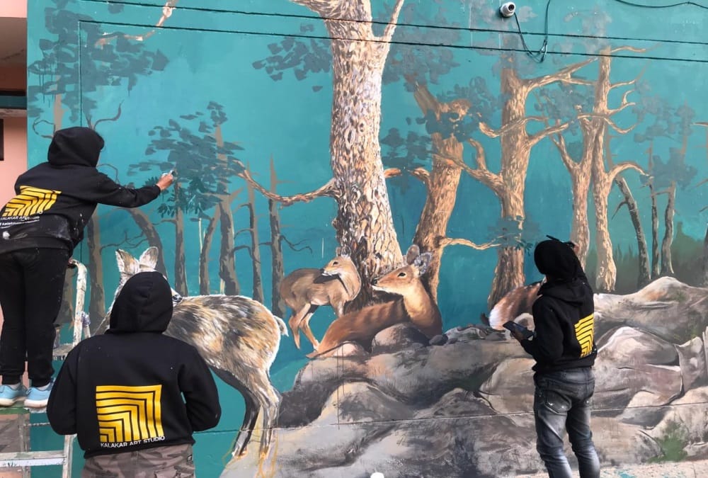 Uttarakhand: Delhi Art Studio Team Make Animals Wall Painting on Rudraprayag Forest Office Building Photos