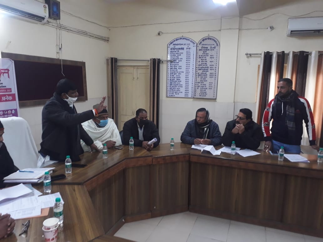 Councilors of the ruling party created a ruckus against the head of the municipality