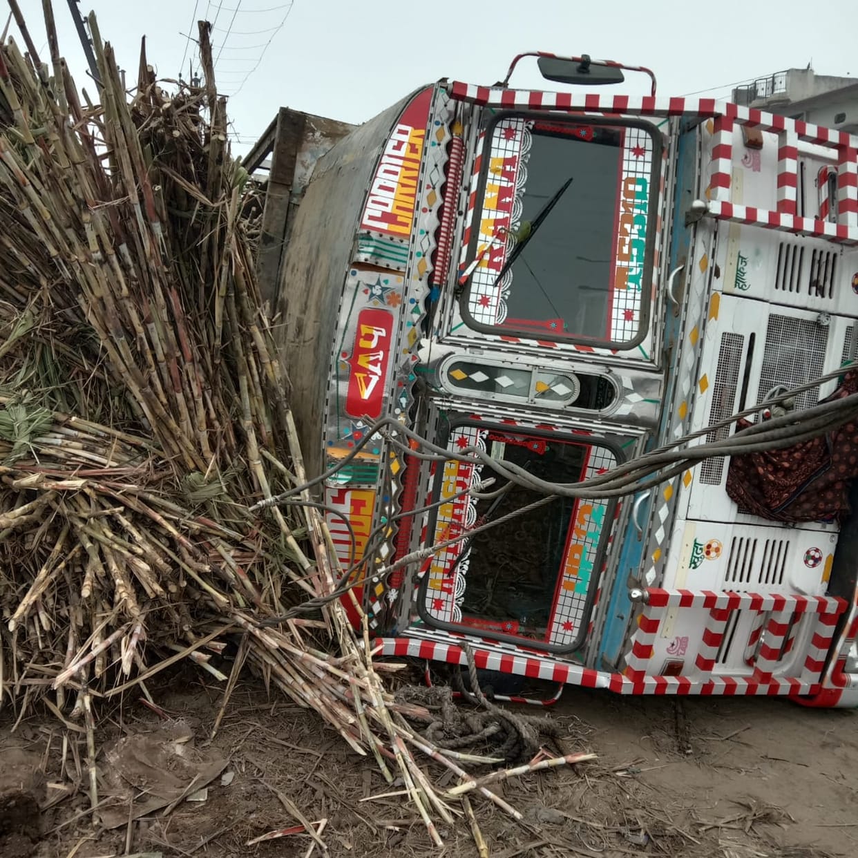 Sugarcane truck overturns, power supply interrupted