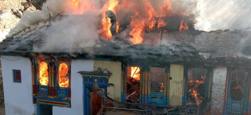 Home Burn in Gangolihat