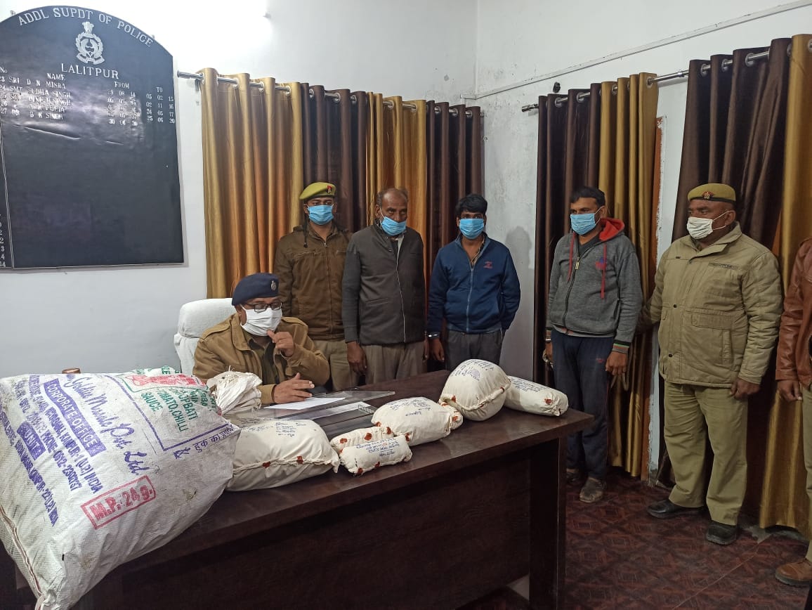 three smuglar arrested with ganja