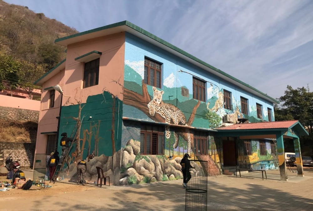 Uttarakhand: Delhi Art Studio Team Make Animals Wall Painting on Rudraprayag Forest Office Building Photos