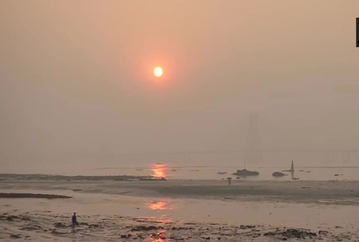 last sunset of 2020: Nizamuddin to Bombay and Guwahati Brahamputra ghat