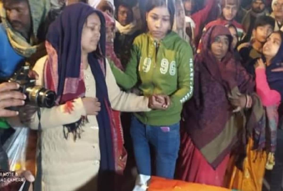 Last Rites of Martyer Netra Pal Singh performed at paternal Village in Aligarh
