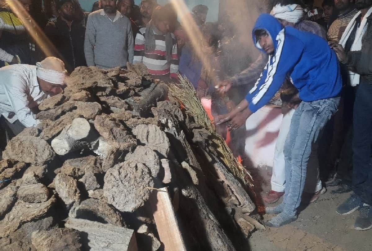 Last Rites of Martyer Netra Pal Singh performed at paternal Village in Aligarh