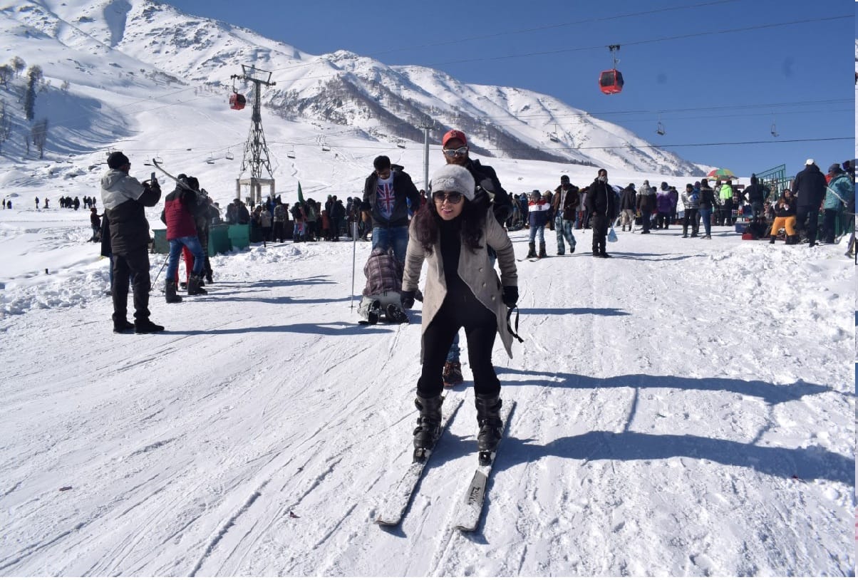 New year 2021 celebration in gulmarg jammu kashmir