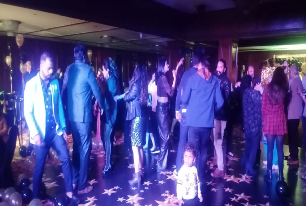 Farewell party was going on without permission, senses flew when police arrived