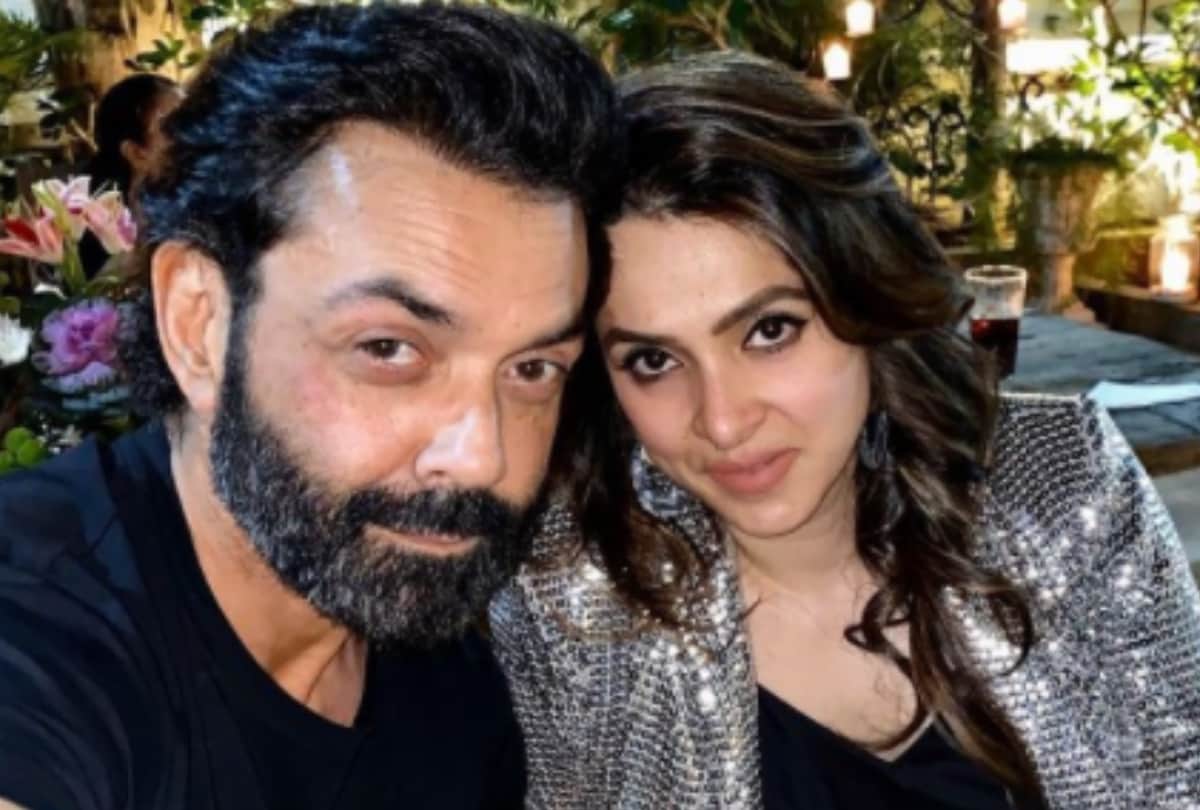 Sunny Deol and his wife Pooja Deol, and Know about all women of Dharmendra's Family