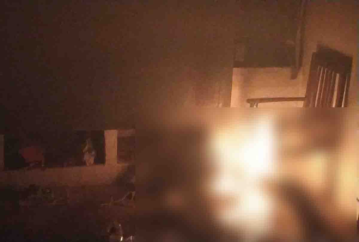Fourth class worker burnt to death from heater