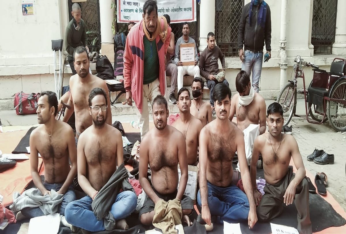 Disabled candidates perform semi-drenched in the bitter cold