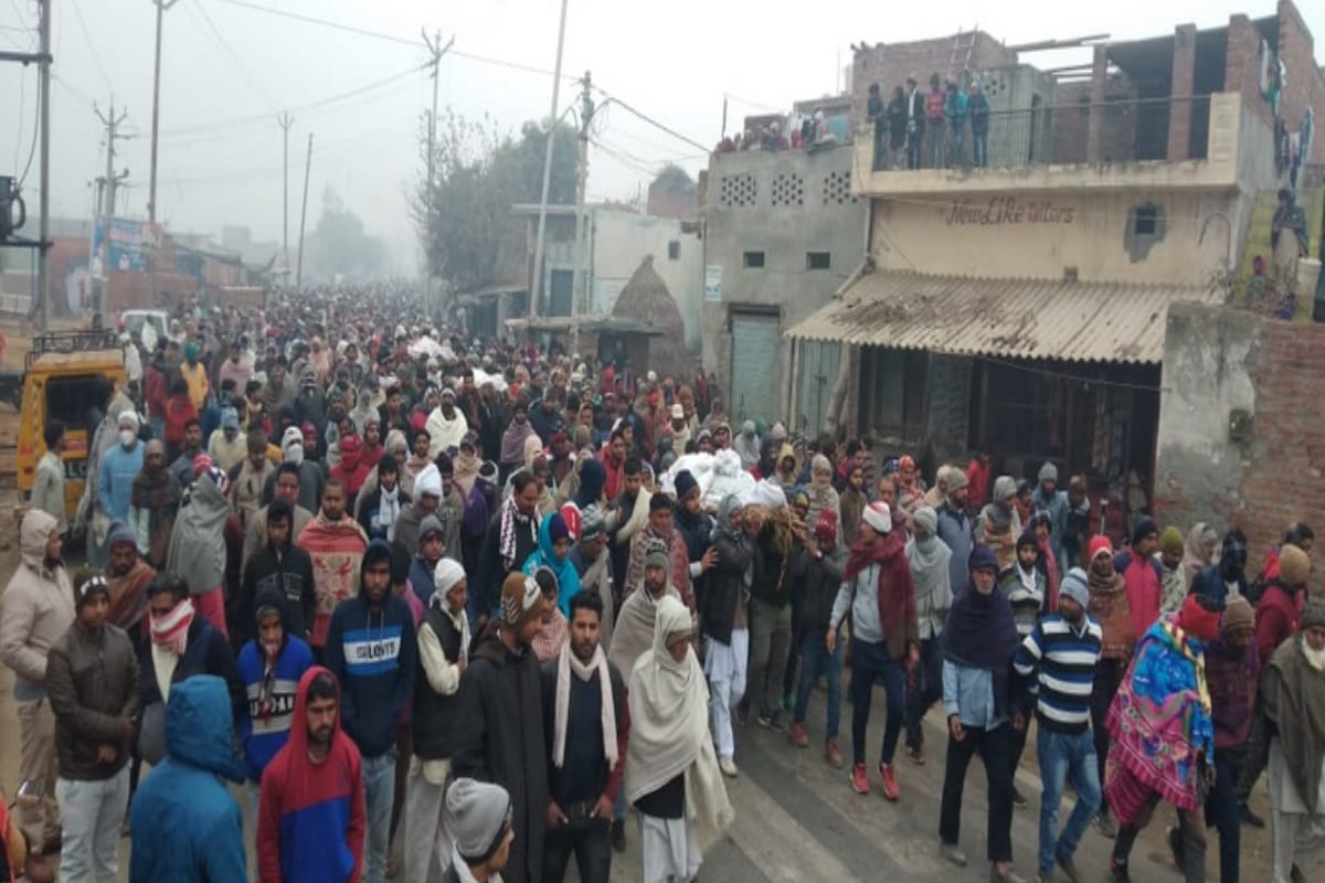 Three Friends died in an accident in Meerut after bike collided with a vehicle
