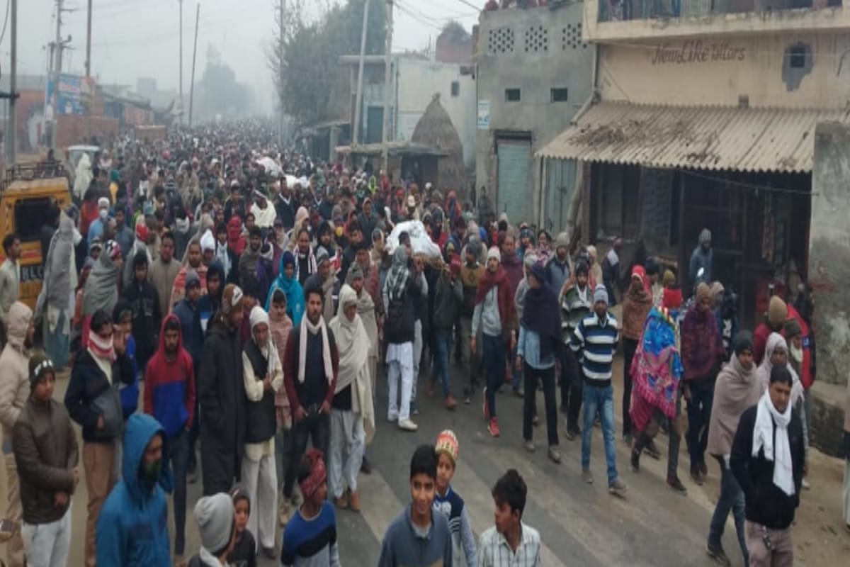 Three Friends died in an accident in Meerut after bike collided with a vehicle