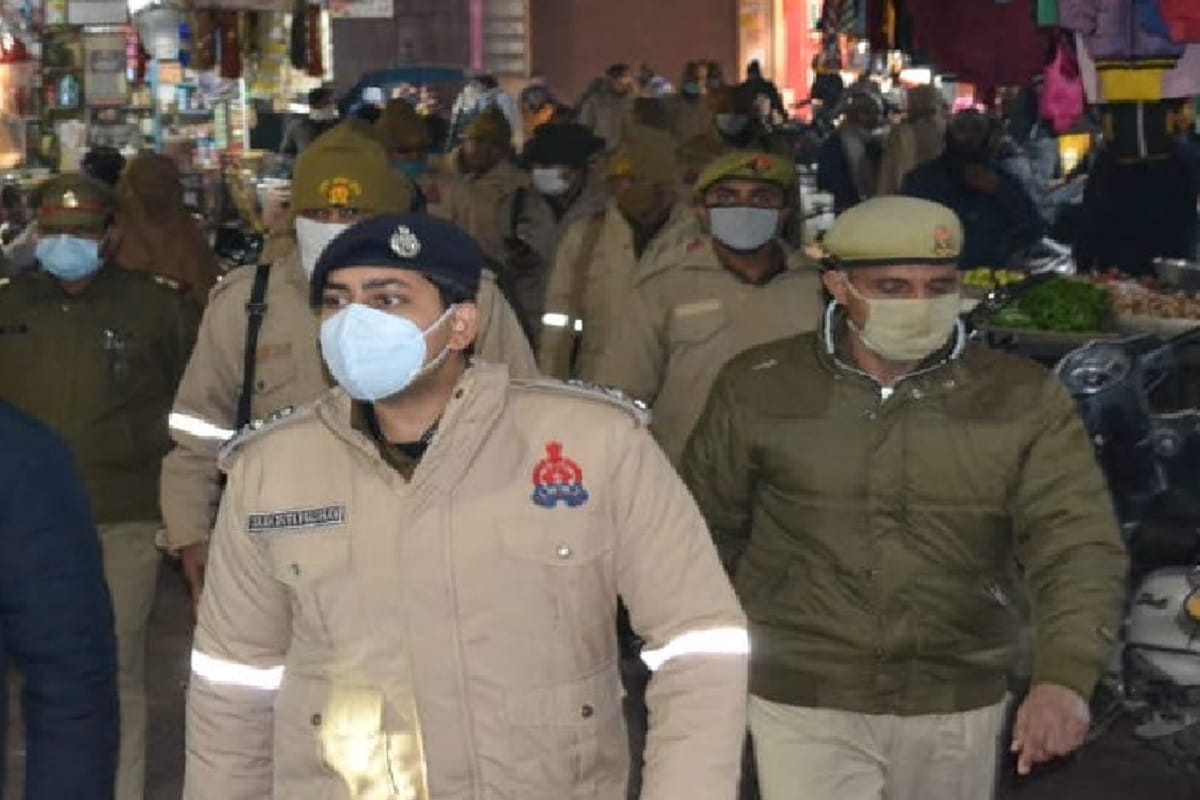 Police has arrested a woman with jewelery after absconding in Shamli city