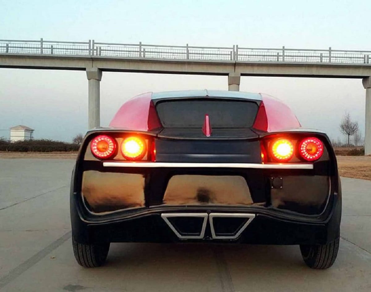 China Copycat Cars: Luxury sports car Bugatti Chiron chinese version named as shandong fengde bugatti p8 electric car