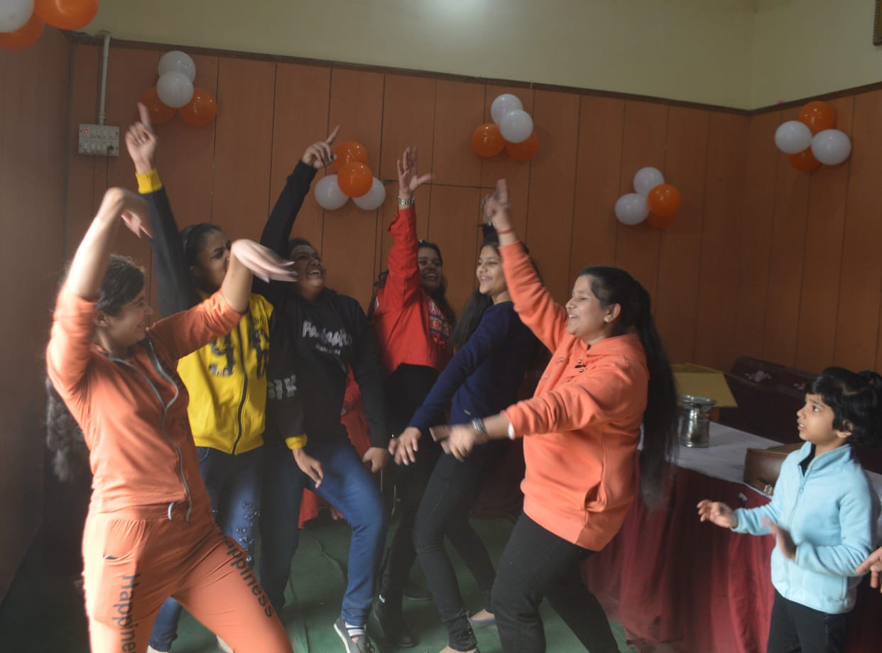 Hathras: New Year welcomed by dancing and singing