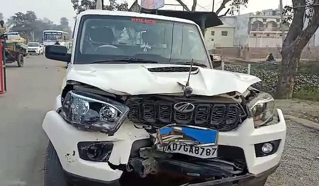 DIG's car slips in an attempt to overtake the truck