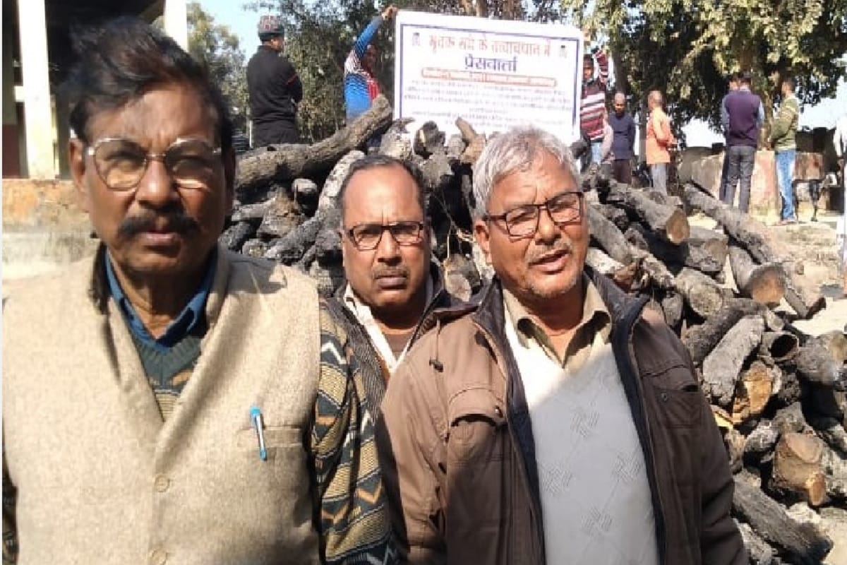 Satish Kaushik film Kagaj story seen controversy before release Azamgarh