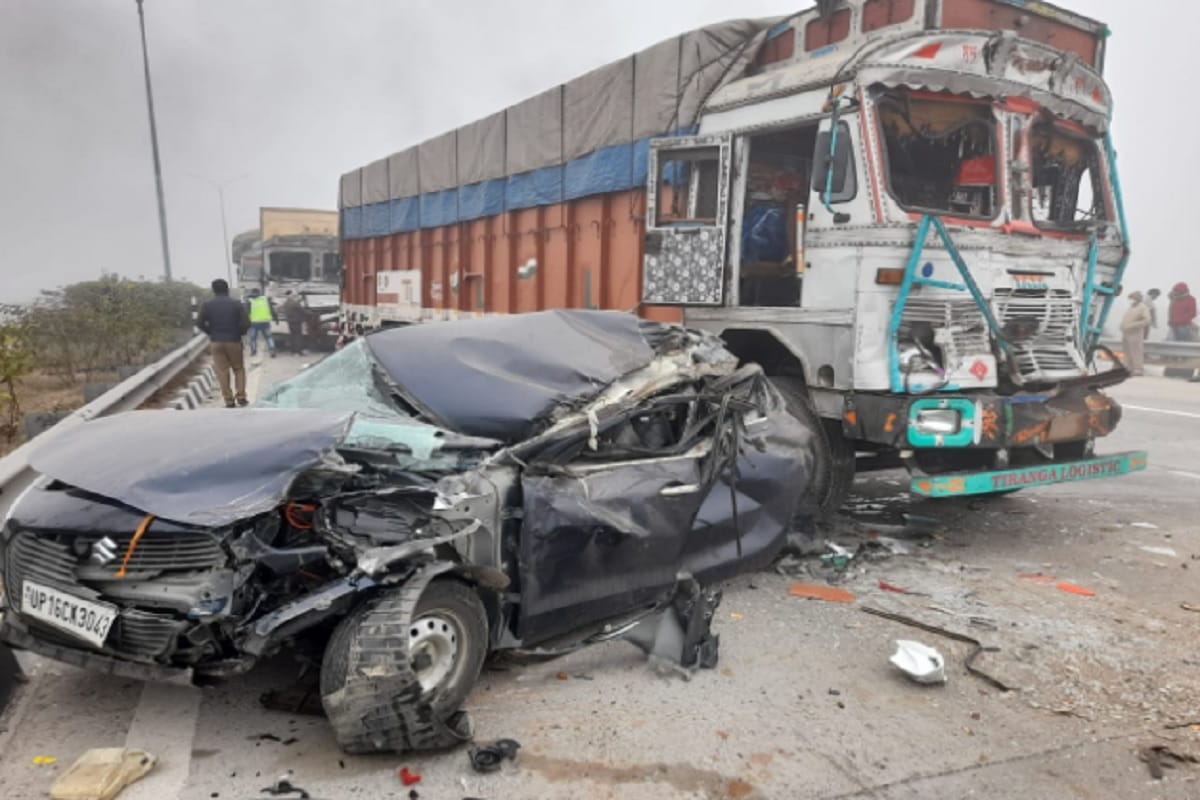 Accident on Eastern Peripheral Expressway due to fog and 10 people injured in Baghpat