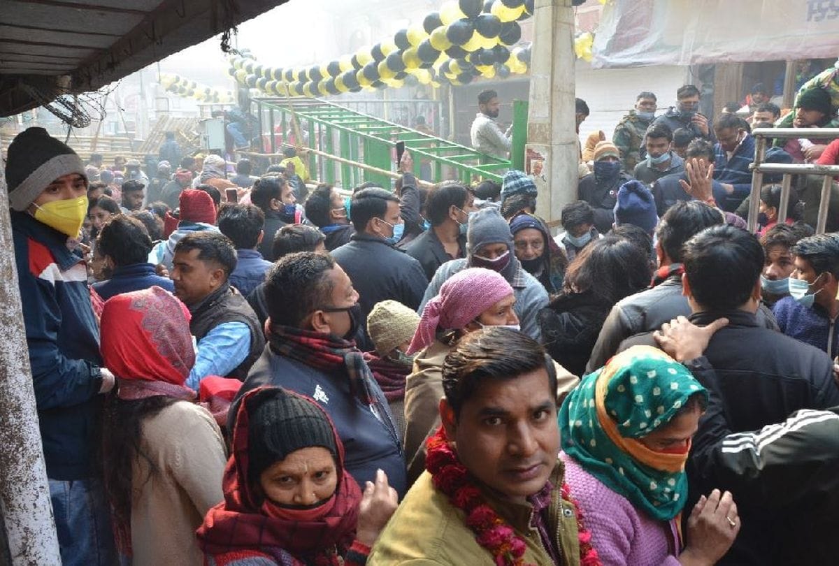 Banke Bihari Mandir Vrindavan Record Croud Reach At New Year 2021