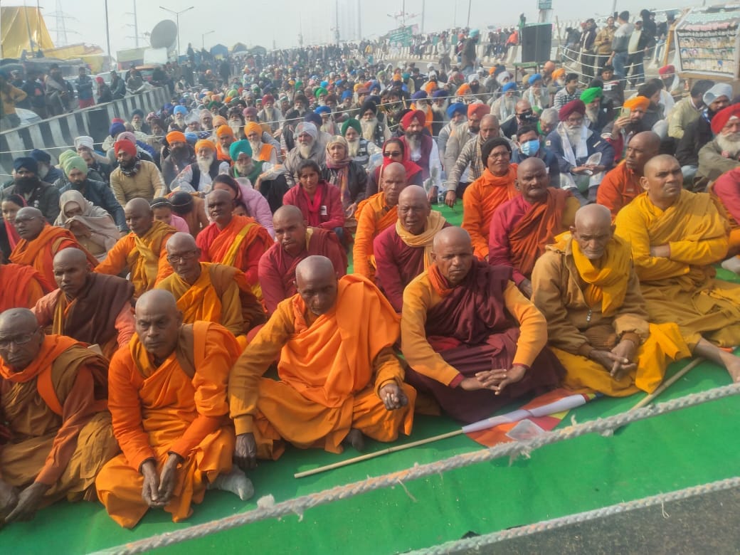 kisan andolan in uttarakhand news: Buddhist monks arrive at Ghazipur border to support movement