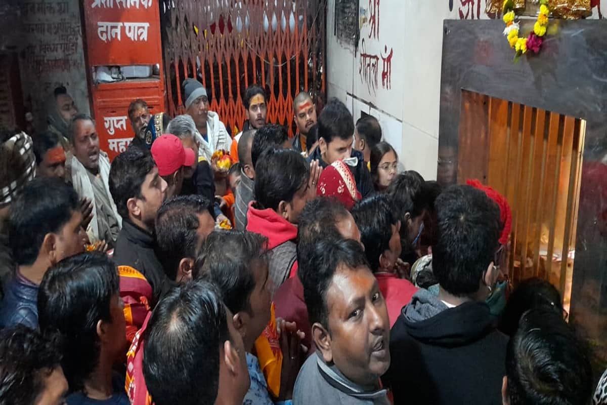New Year 2021 celebration Mirzapur line of devotees in Vindhyachal Dham 