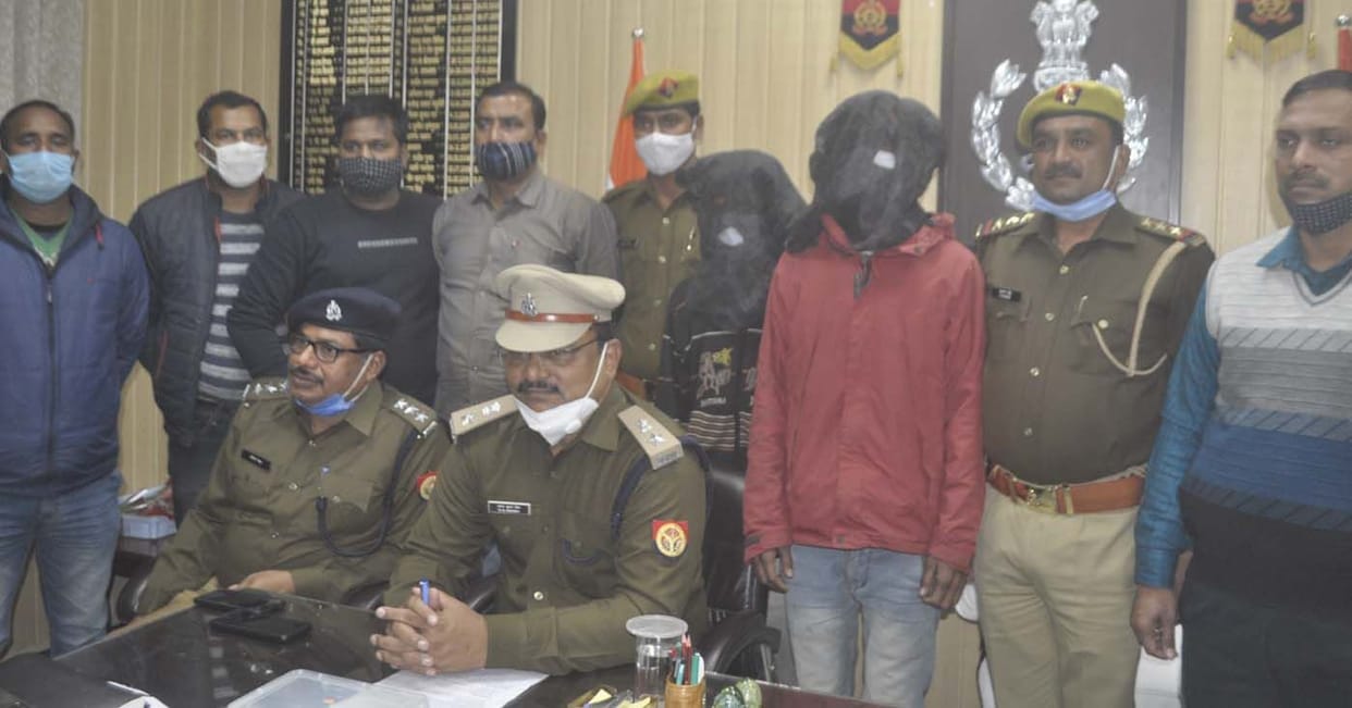 Two crooks arrested