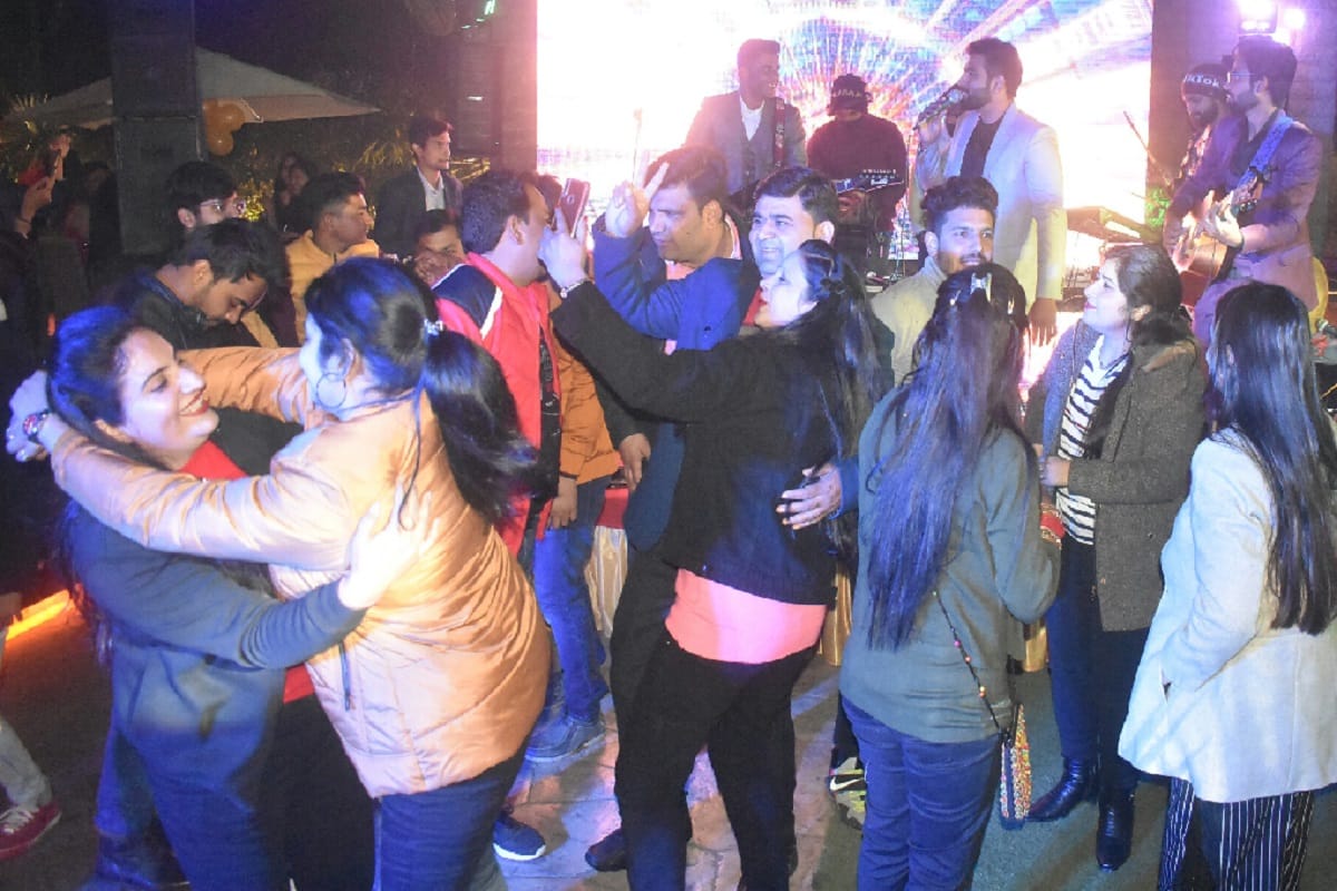 Youth has New Year celebrates with dance on DJ in Meerut