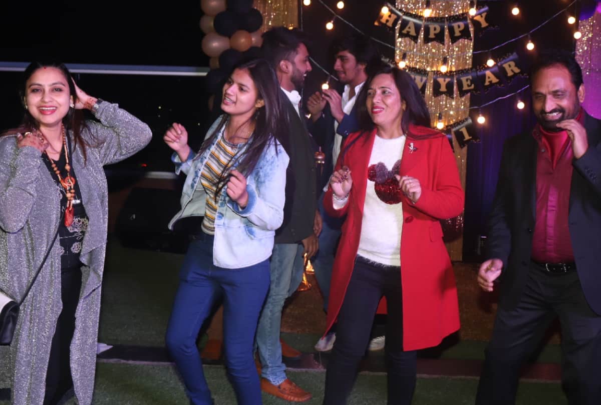 Happy New year 2021 celebration in gorakhpur latest photos