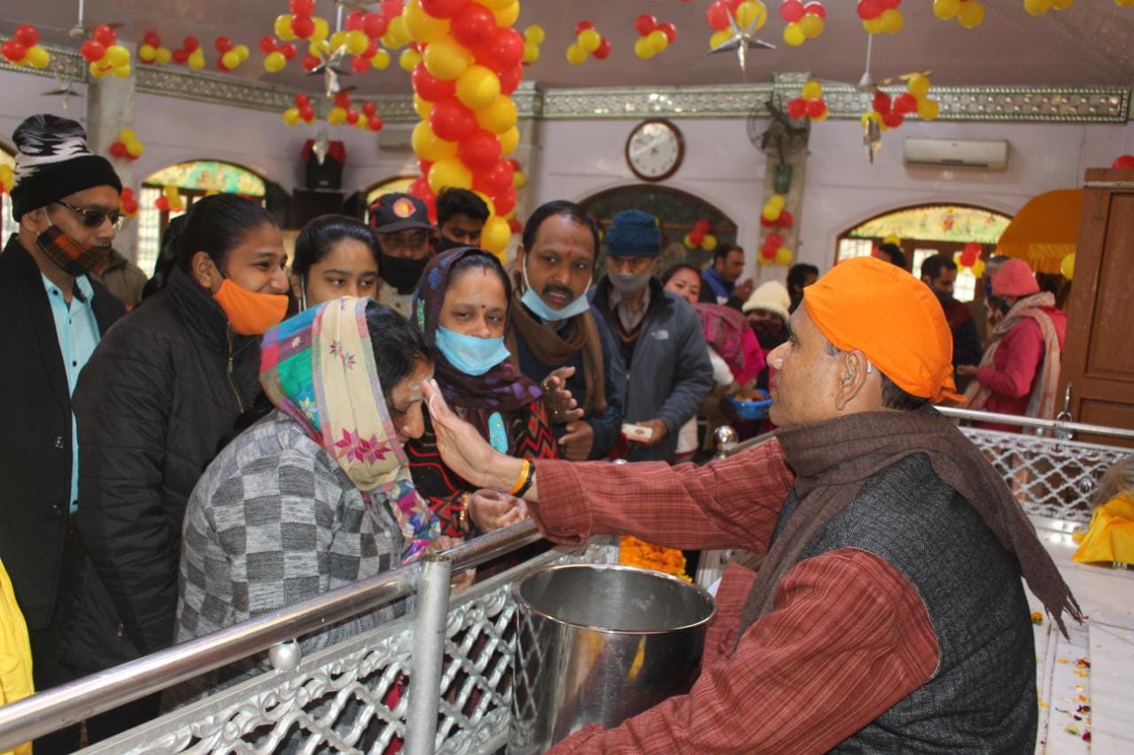 welcome new year 2021 : new year first day people went temple in uttarakhand
