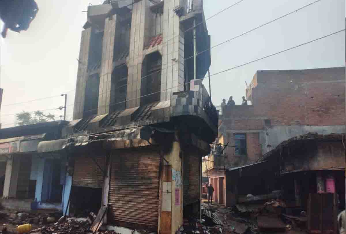UP: A sudden fire broke out in a three-storey building in Kanpur dehat, one dead