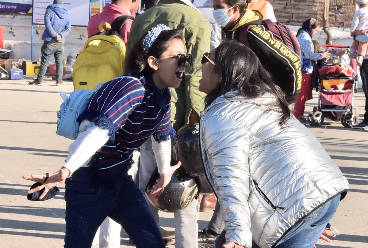 Hotels in shimla packed with tourists on new year 2021