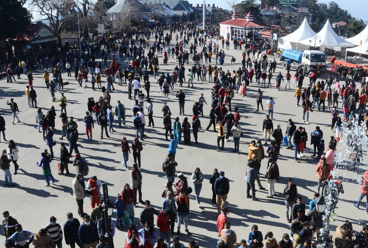 Hotels in shimla packed with tourists on new year 2021