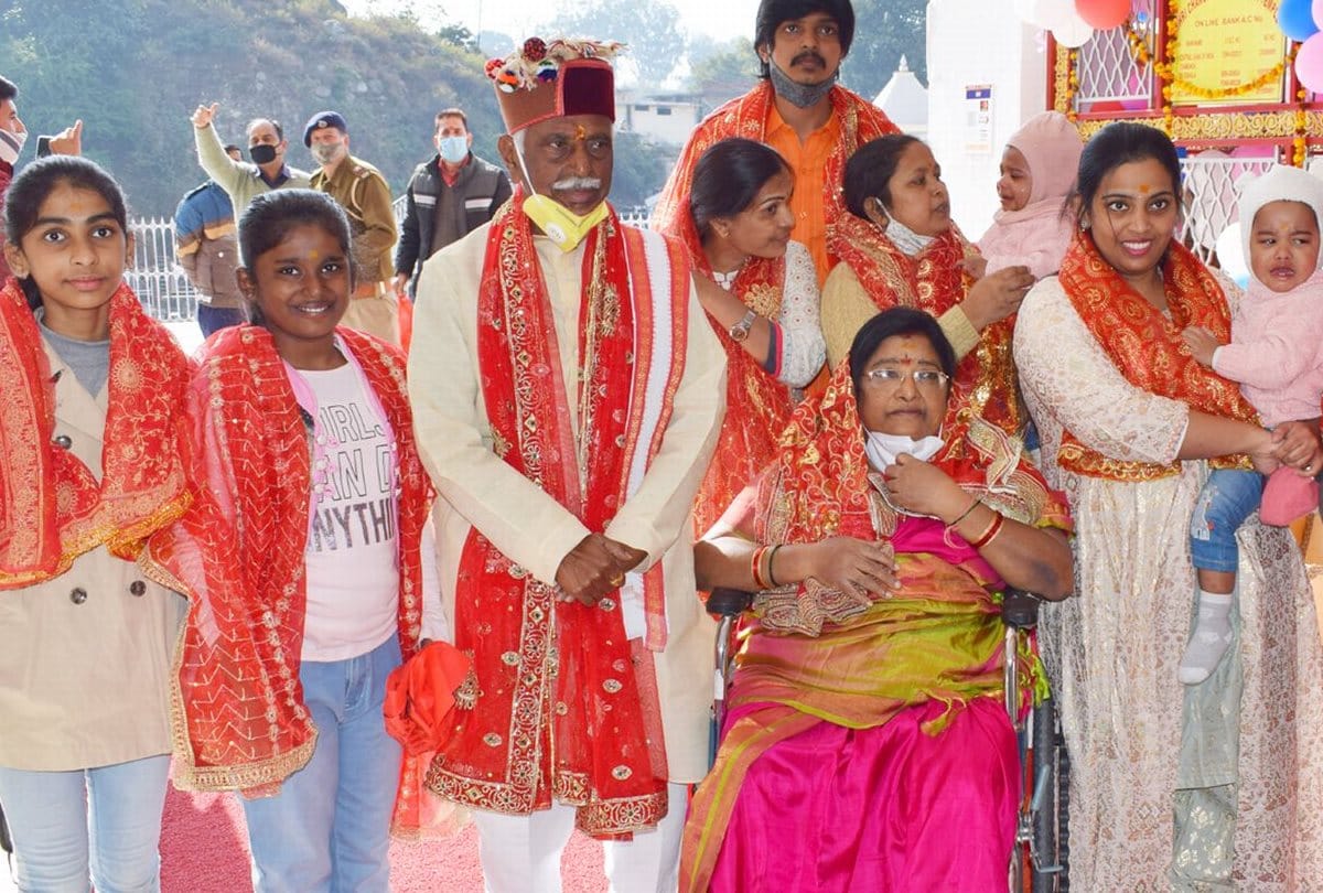 One lakh devotees pay obeisance at shakti peethas in himachal pradesh