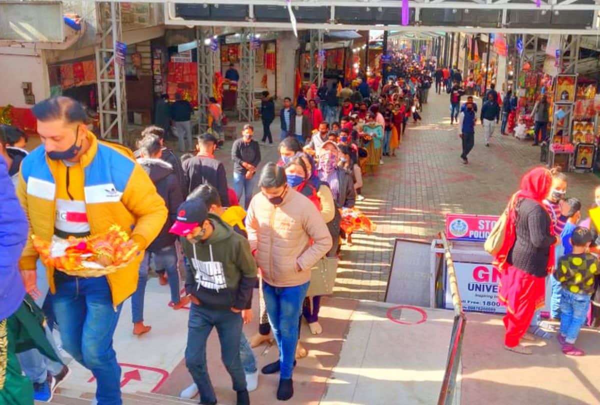 One lakh devotees pay obeisance at shakti peethas in himachal pradesh