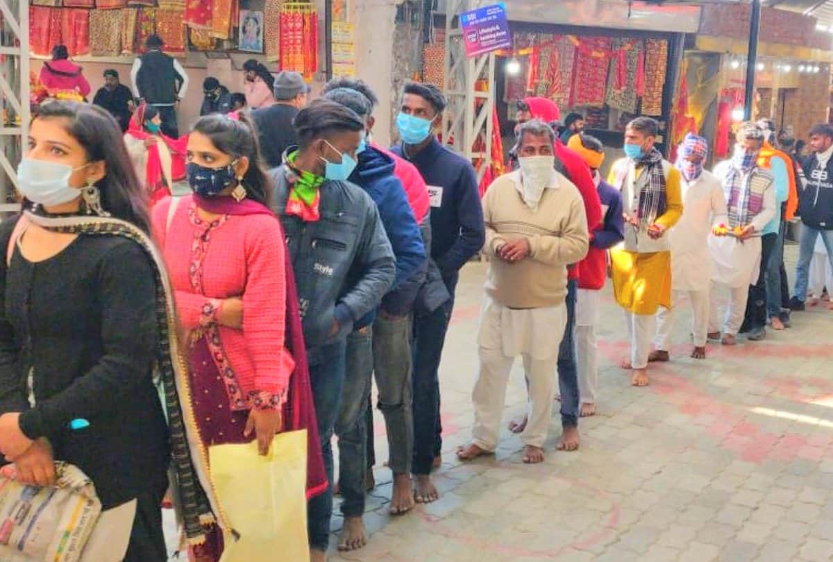 One lakh devotees pay obeisance at shakti peethas in himachal pradesh