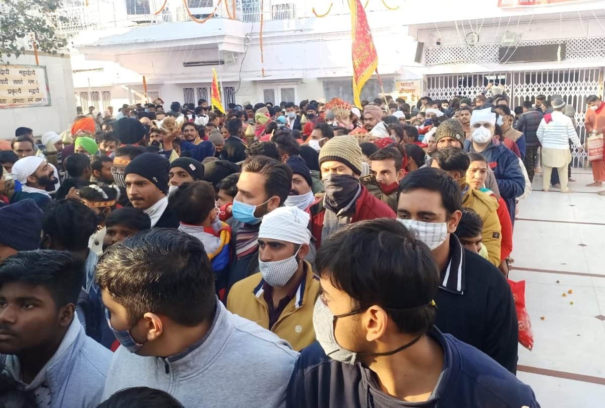 One lakh devotees pay obeisance at shakti peethas in himachal pradesh