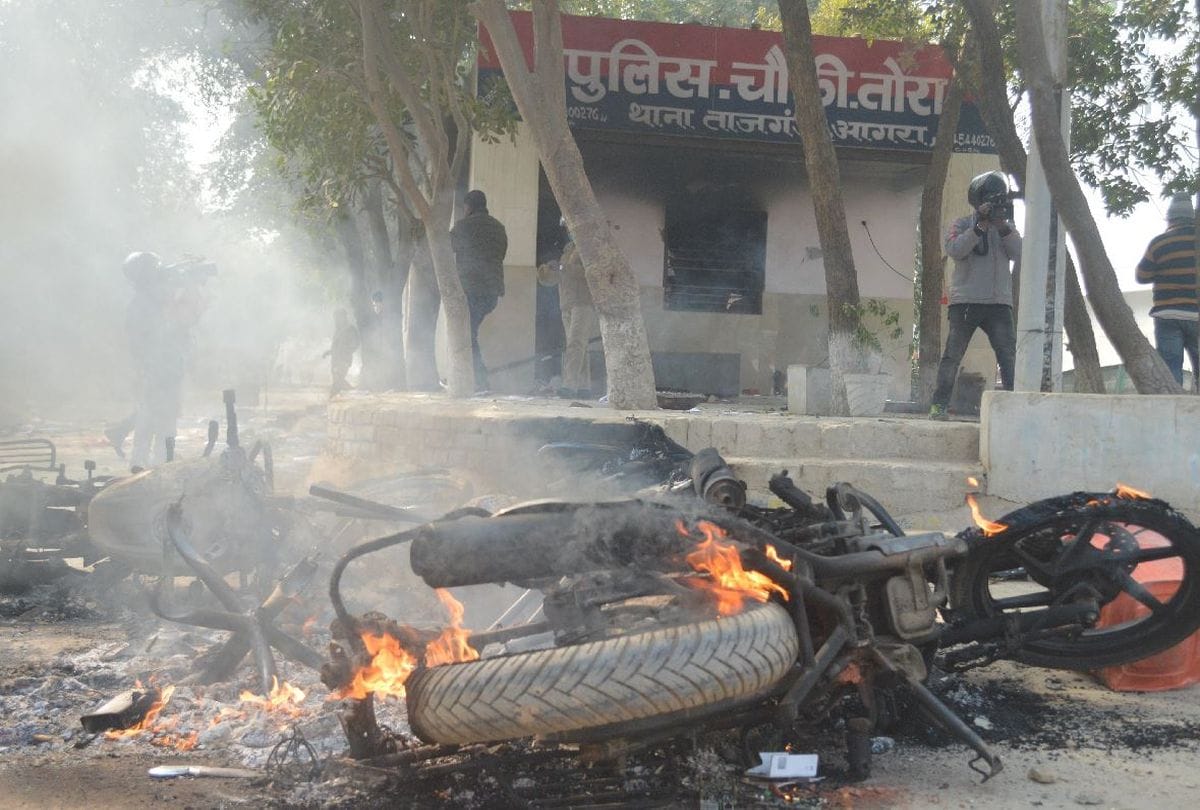 Agra Police Chowki Clash Case Police Searching Main Accused