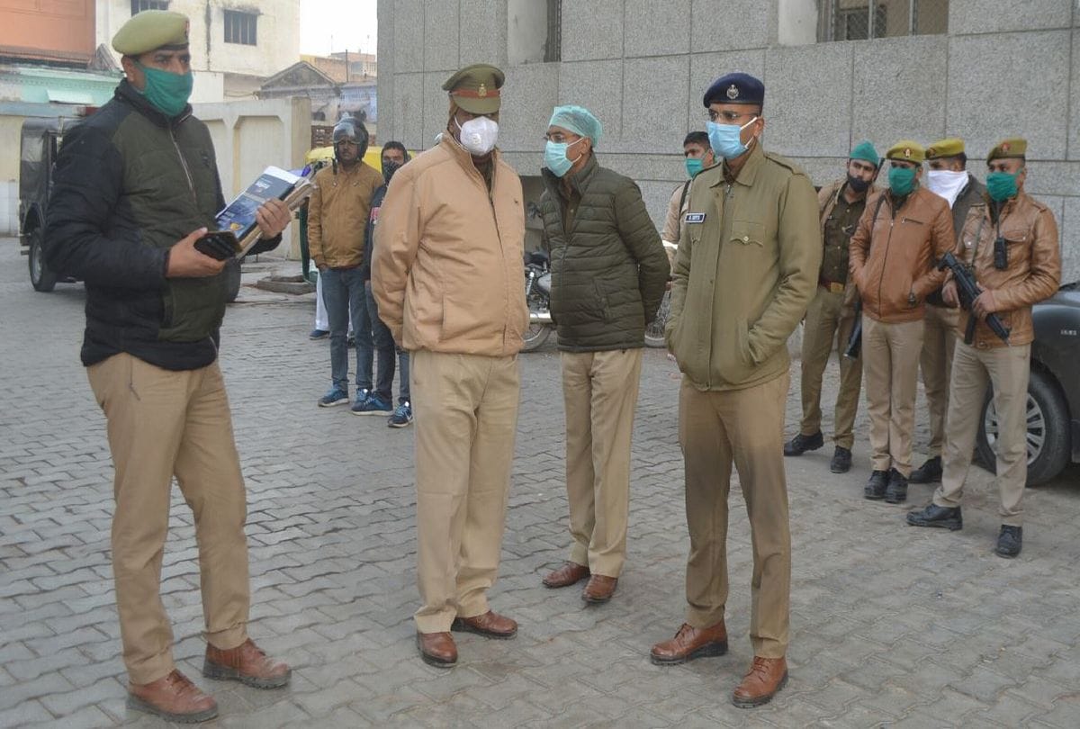 four policemen suspended and 11 arrested in tajganj clash case in agra