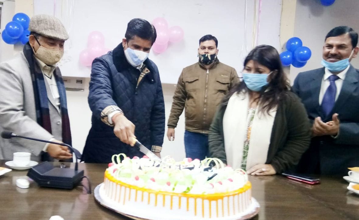 Aligarh: New Year's euphoria in government departments
