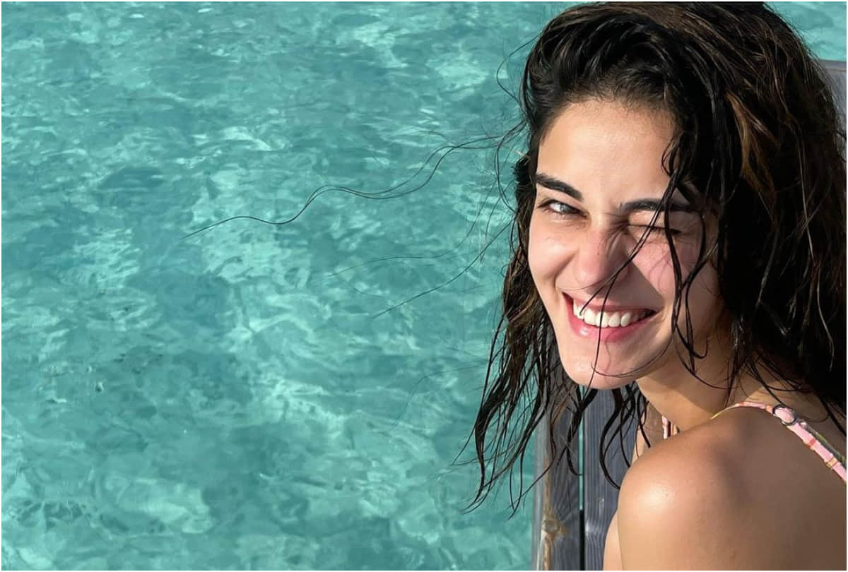 ananya panday sunflower bikini in maldive vacation viral on social media