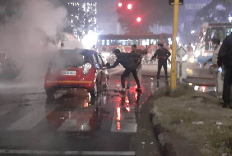 Chandigarh News in Hindi: Fire Breaks out in A Car in Chandigarh