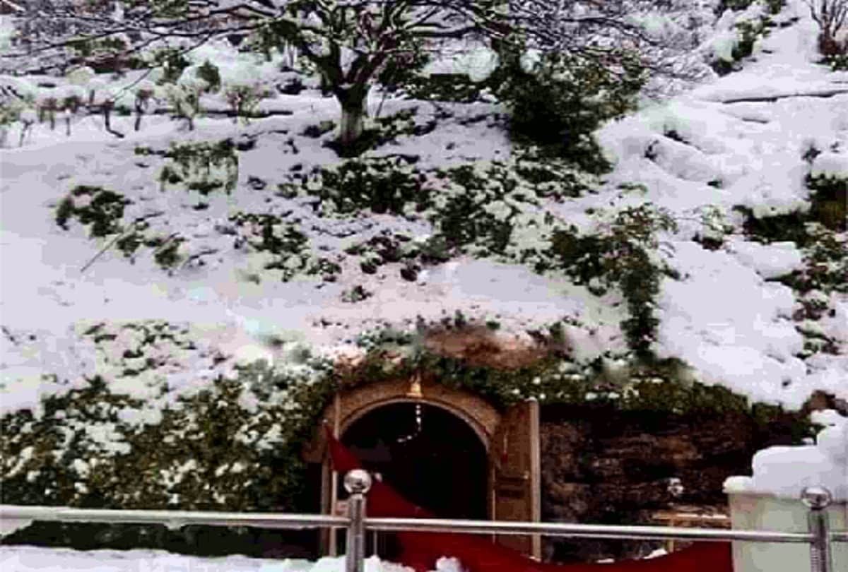 Jammu kashmir in many districts heavy snowfall in anantnag few house collapse all flights cancelled from srinagar