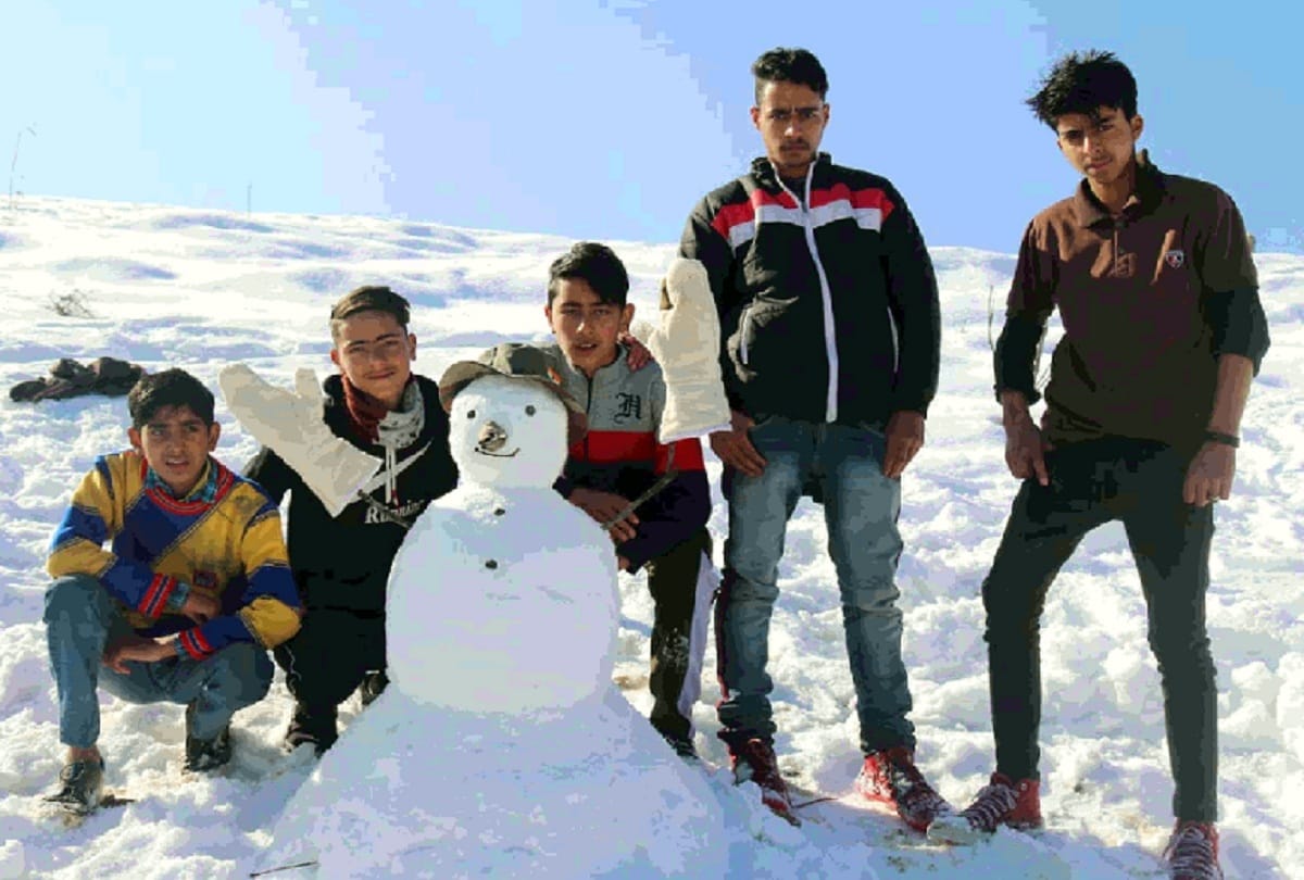 Weather Forecast Today Update in Jammu Kashmir News cold in Kashmir temperature below zero in valley Heavy snowfall warning in Jammu and Kashmir on 4 and 5 January