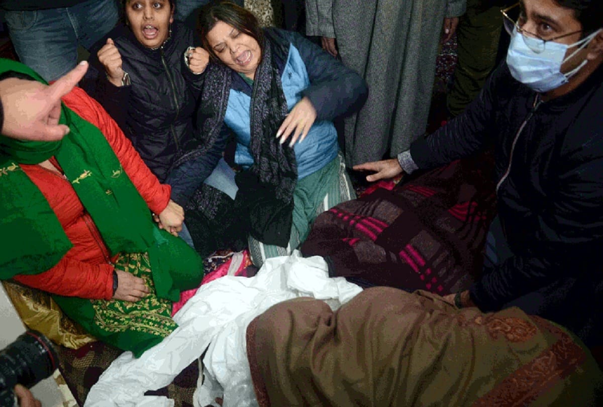 Last rites of Sarafa businessman killed in terrorist attack at srinagar jammu kashmir