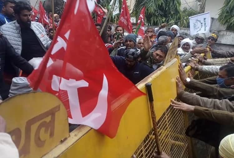 Farmers protest outside minister house in kaithal of Haryana